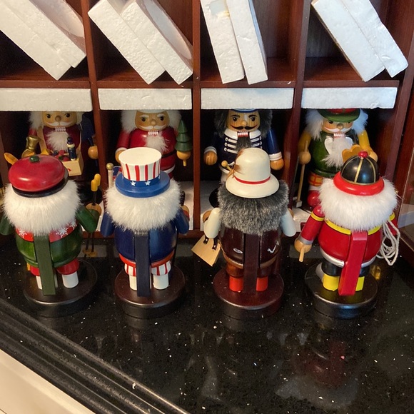 Set/8 Mini Detailed Nutcrackers w/ Custom Glass Display Case - Picture 9 of 11